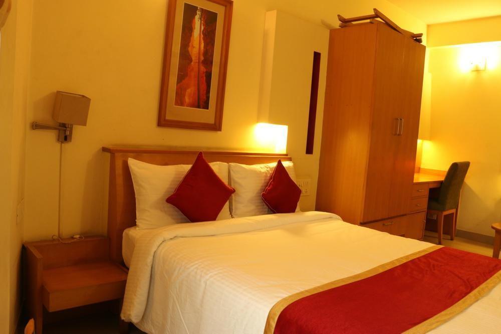 Capital O 333 Hotel Crystal Homes Bangalore Exterior foto